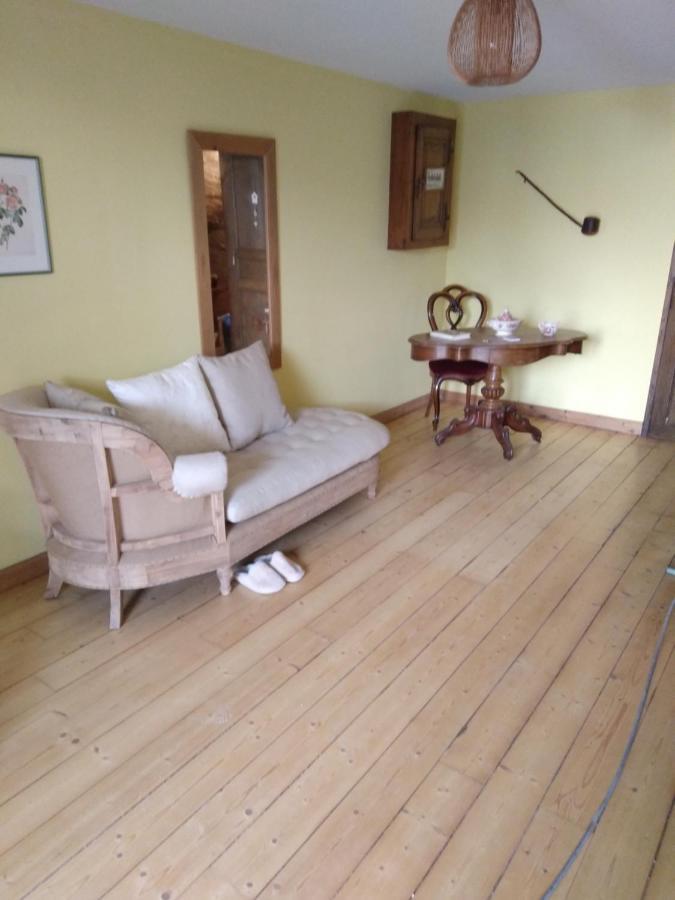 Bed and Breakfast Les Dames De La Saugiat Le Fied Экстерьер фото